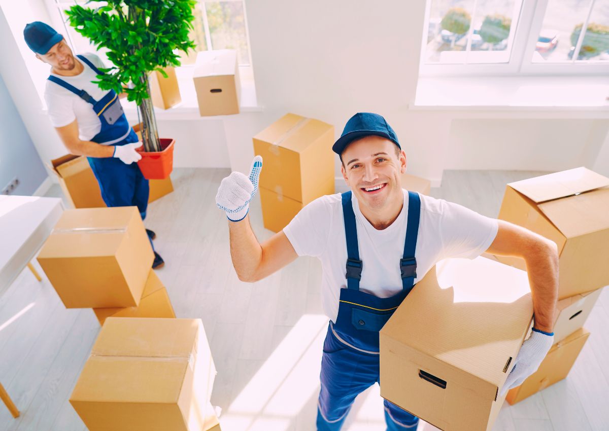 Moving Heavy Items? How to Safely Transport Pianos, Safes & Antiques in Dubai With Kingdom International Movers