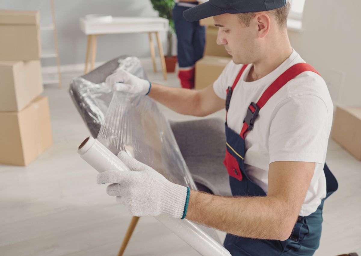 Can You DIY a Move in Dubai?  What the Law and Logistics Say About Self-Moving